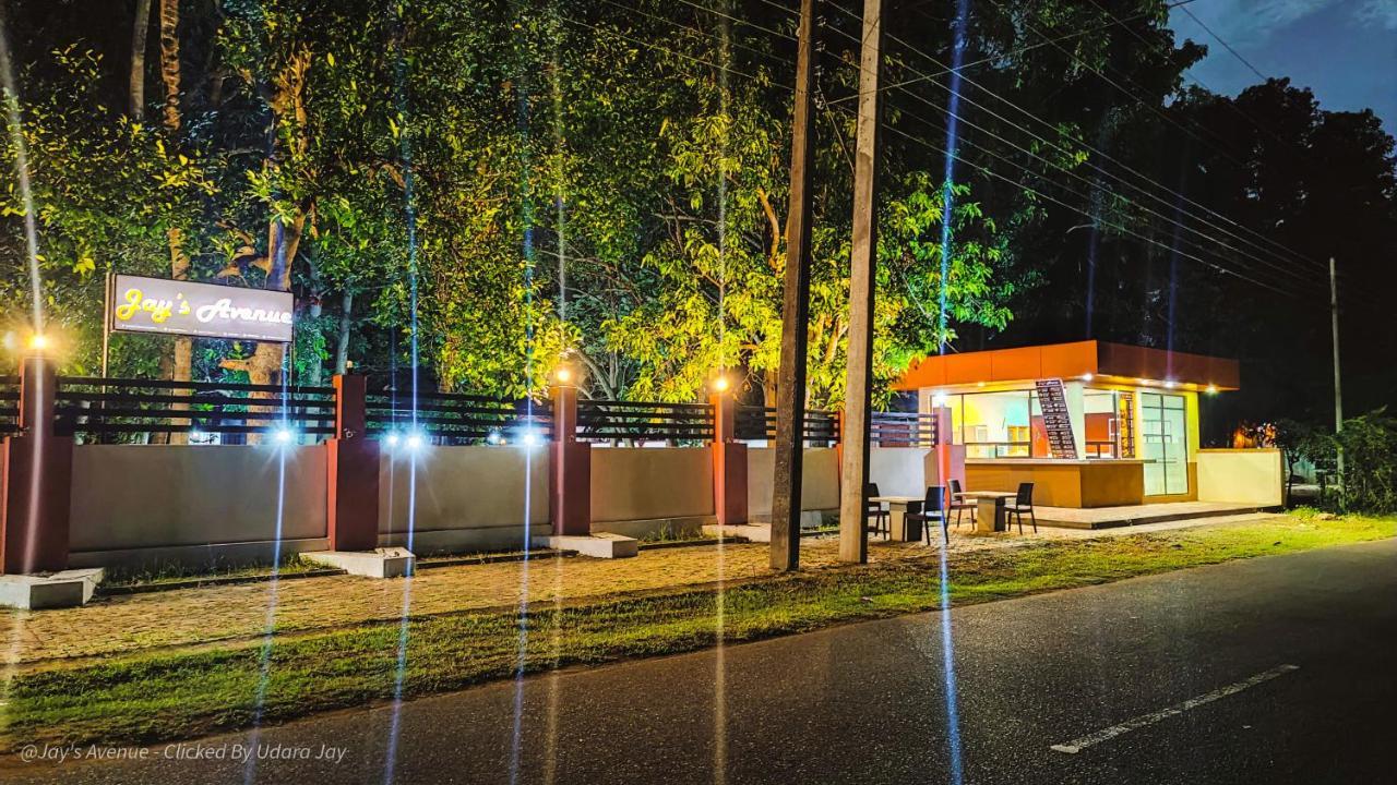 Jay'S Avenue Hotel อุดาวาลาเว ภายนอก รูปภาพ