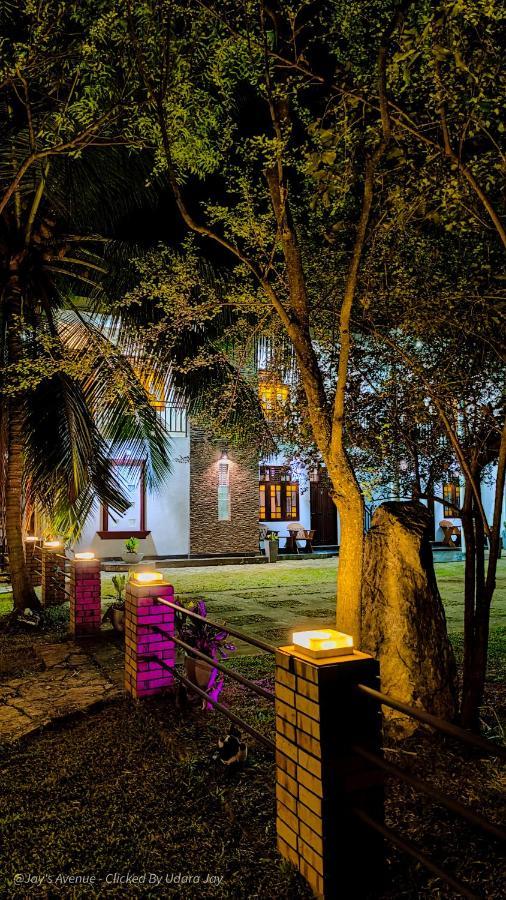 Jay'S Avenue Hotel อุดาวาลาเว ภายนอก รูปภาพ