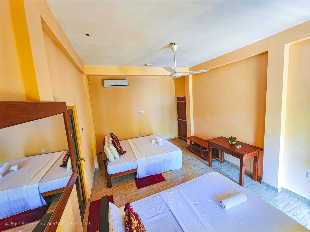 Jay'S Avenue Hotel อุดาวาลาเว ภายนอก รูปภาพ