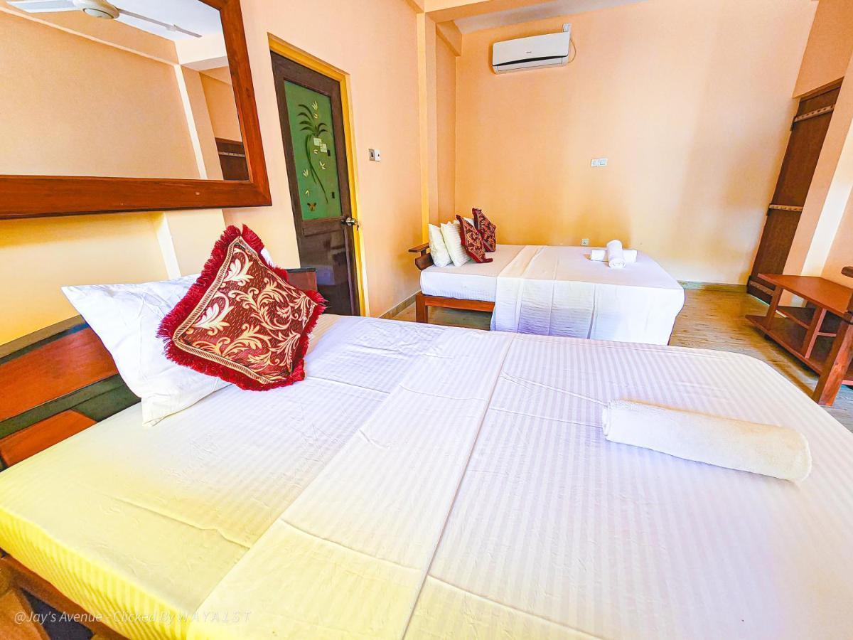 Jay'S Avenue Hotel อุดาวาลาเว ภายนอก รูปภาพ