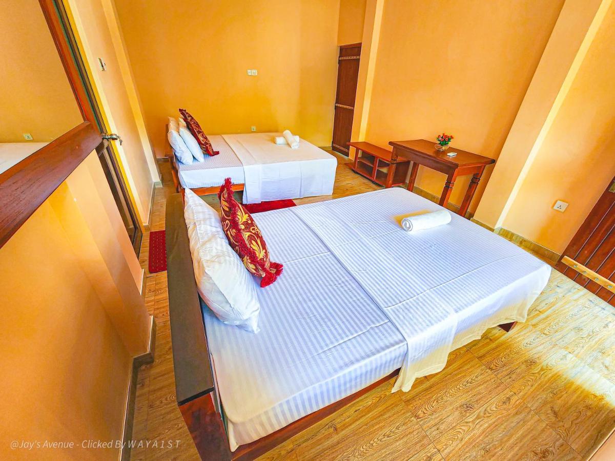Jay'S Avenue Hotel อุดาวาลาเว ภายนอก รูปภาพ