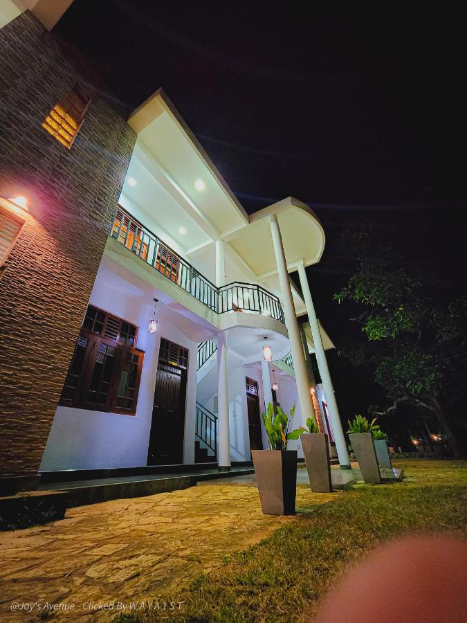 Jay'S Avenue Hotel อุดาวาลาเว ภายนอก รูปภาพ