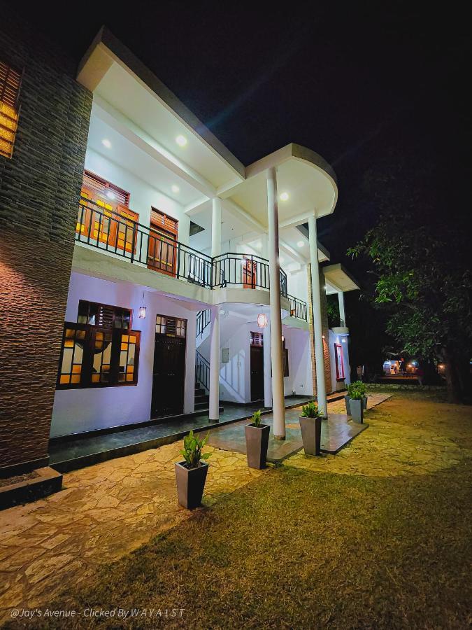 Jay'S Avenue Hotel อุดาวาลาเว ภายนอก รูปภาพ