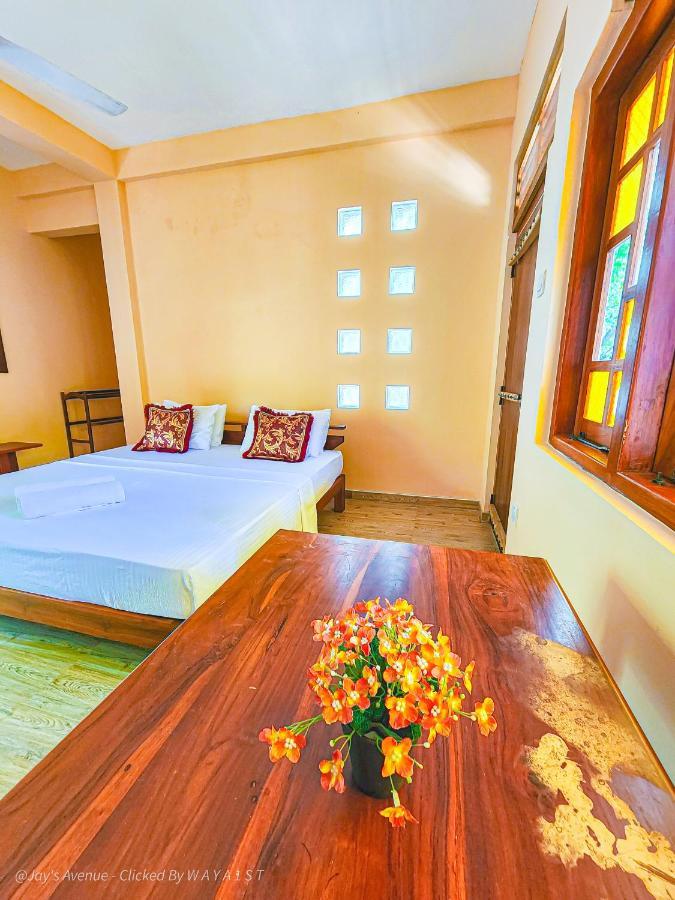 Jay'S Avenue Hotel อุดาวาลาเว ภายนอก รูปภาพ